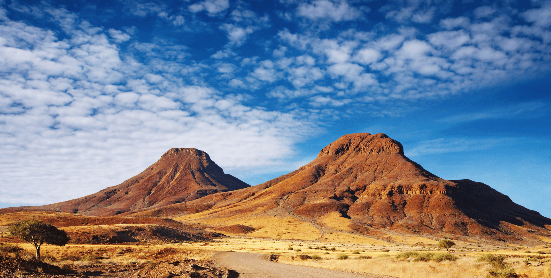 Paysages d'Afrique du Sud : montagnes rouges dans le désert du Kalahari